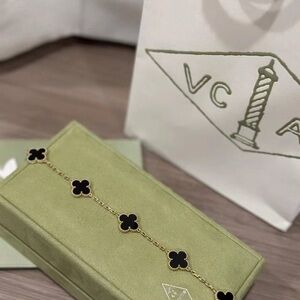 💖 💖 Van Cleef & Arpels Black Onyx Bracelet